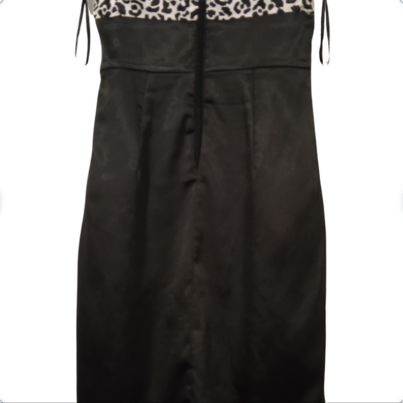 🎁 WHBM Vintage LBD. Has Pleating on Bust Area, Wide Waistband, Front Side Slit - Picture 10 of 12